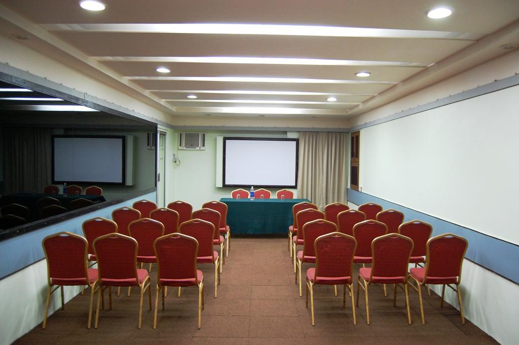 Hotel Raviraj Pune Eksteriør billede