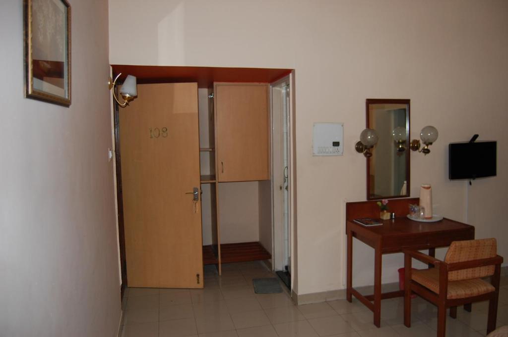 Hotel Raviraj Pune Værelse billede