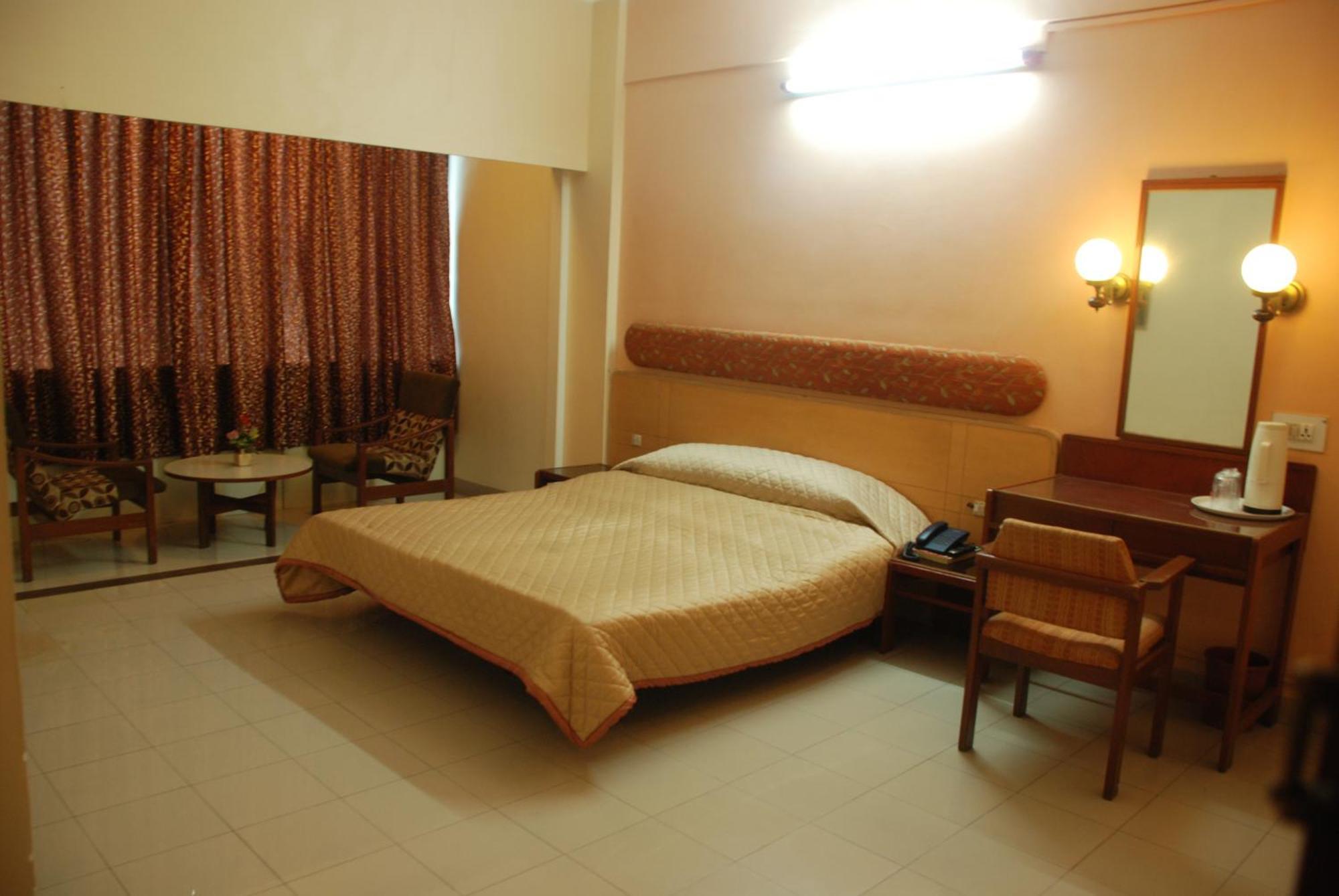 Hotel Raviraj Pune Eksteriør billede