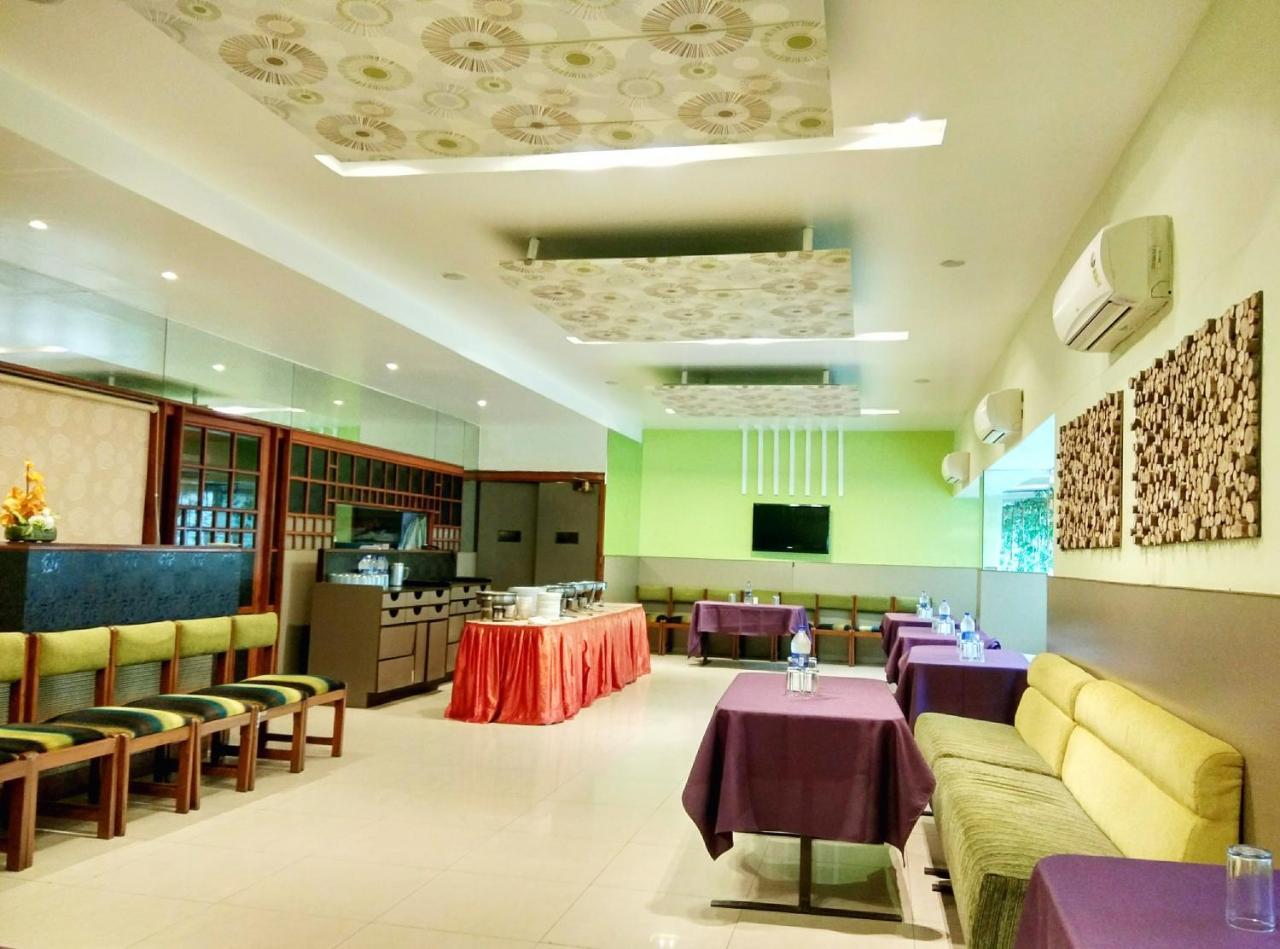 Hotel Raviraj Pune Eksteriør billede