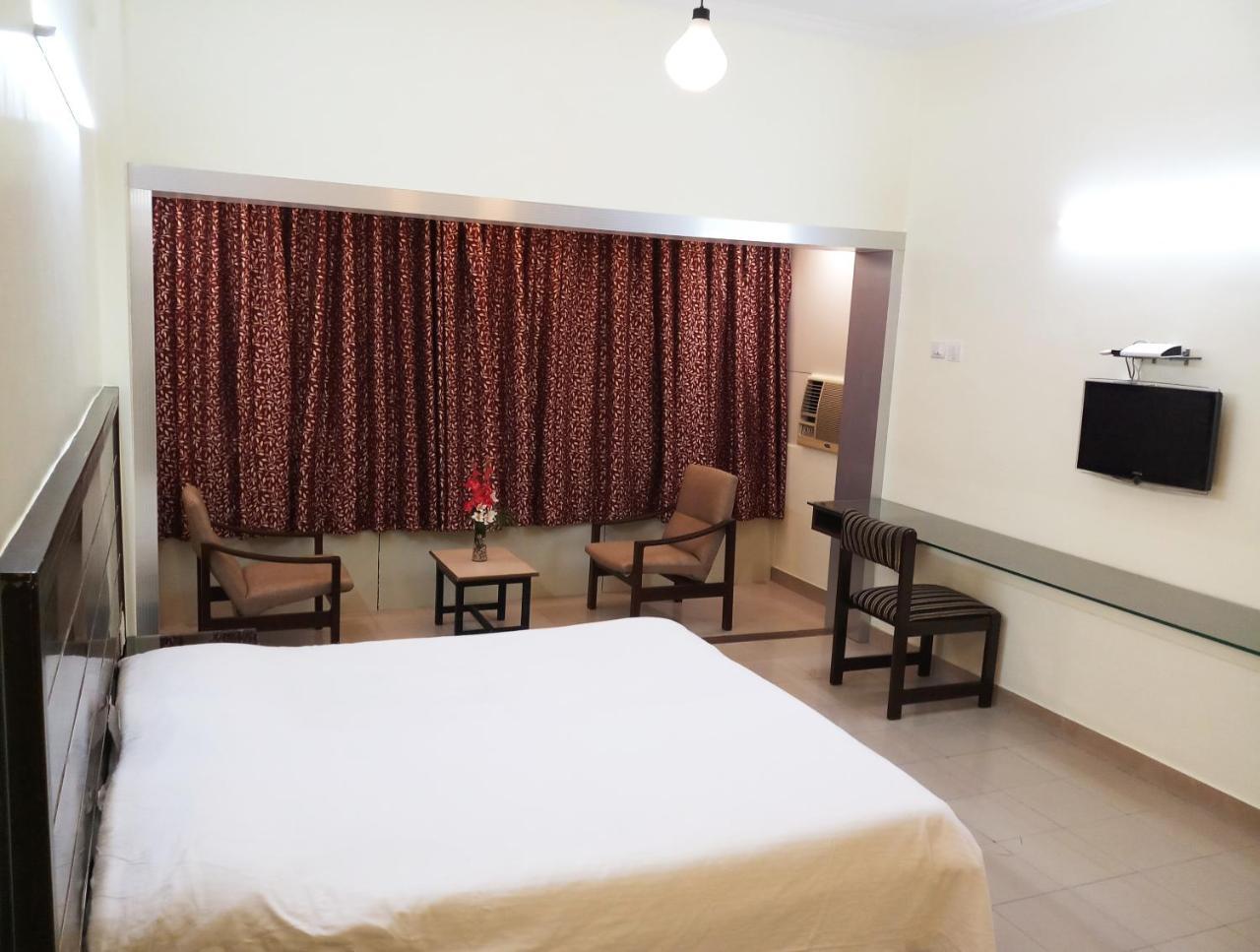 Hotel Raviraj Pune Eksteriør billede